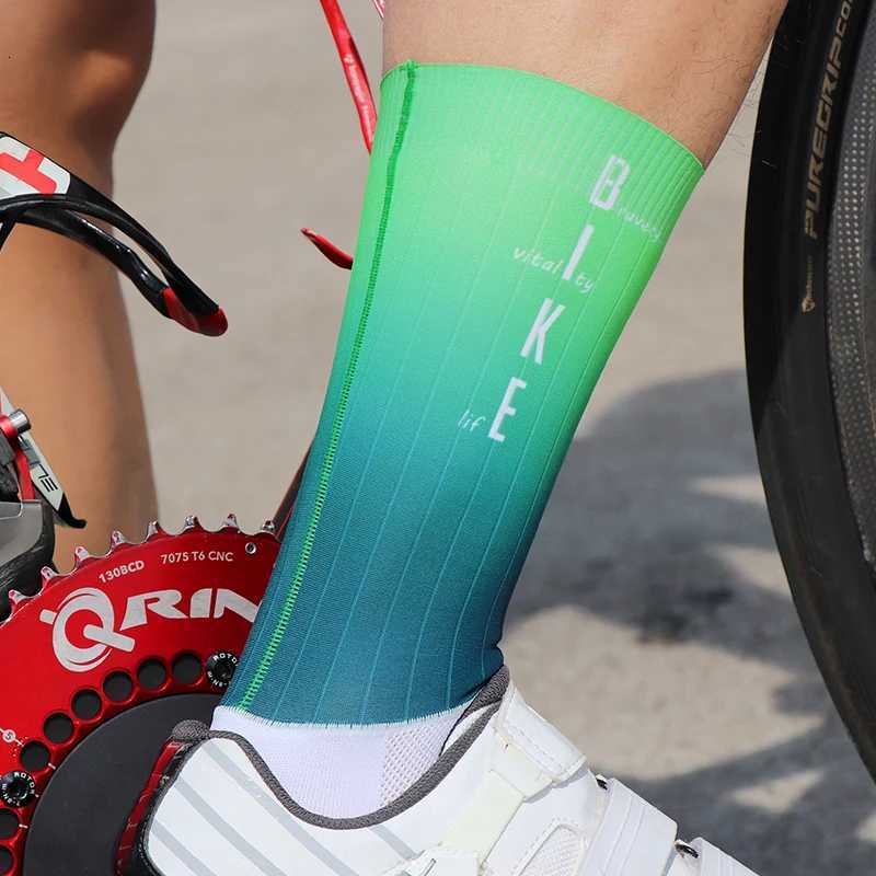 Mcycle Aero Sport Socks Seamless Anti-Slip Bicycle Bike Splicing Socks Gradient Color Riding Cycling Aero Socks Z250731