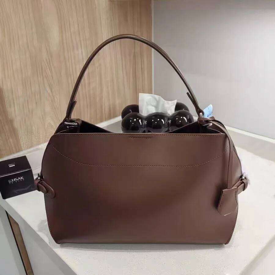 Genuine leather Tote 2025 new belt buckle design large capacity cowhide one-shoulder crossbody bag fashion ladies handbag
