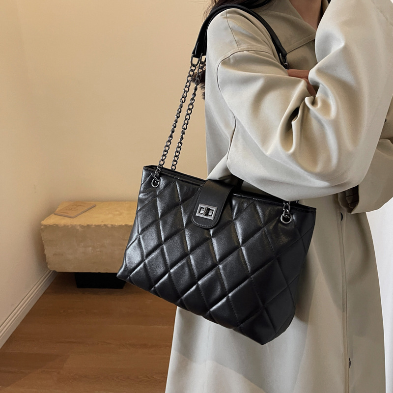 New fashion casual rhombus embroidery thread crossbody chain underarm bag single shoulder diagonal span bag large capacity