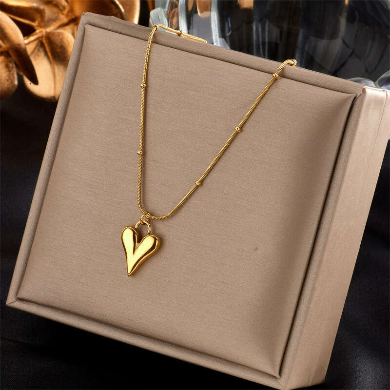 designer Fashion Niche High-End Minimalist Chain Heart Metal Titanium Steel Cool Style Versatile Necklace