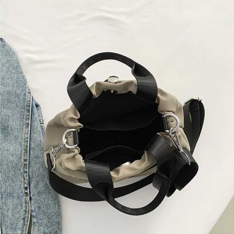 1 Piece of Pure Color Shoulder Bag for Women Versatile Hand-Held Crossbody Bag Fashionable Bucket Bag That Can Hold Mobile Phone G250729