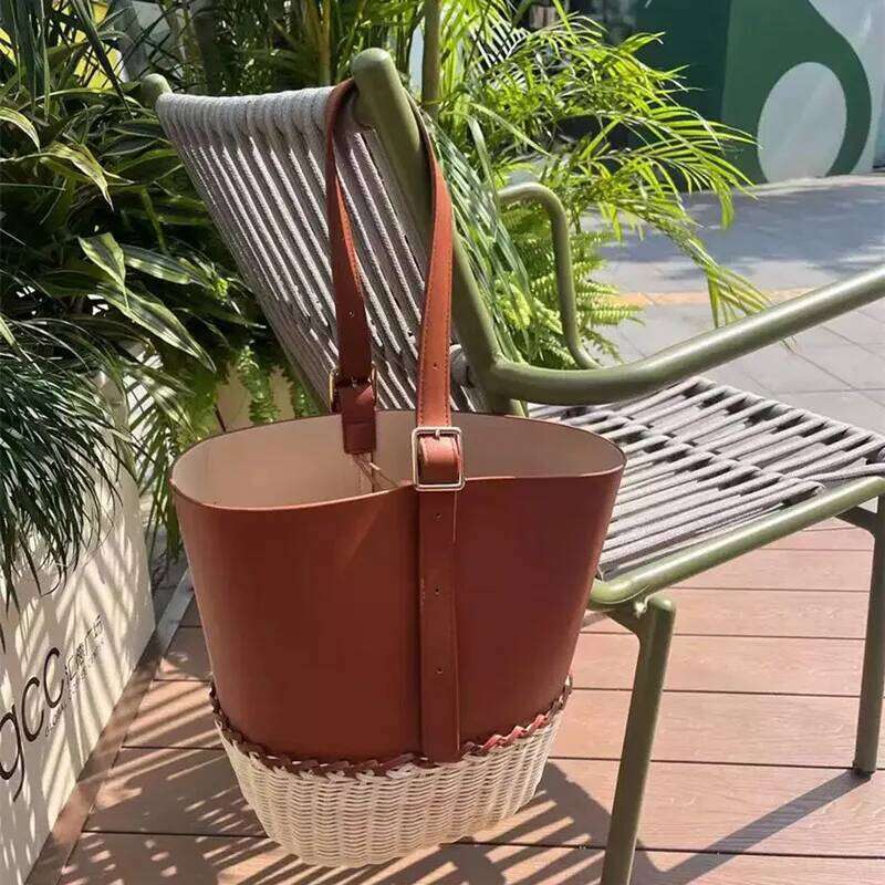 2025 Vacation Style Rattan Leather Splicing Bucket Trendy Designer Beach Handbags Brand Large Capacity Shoulder Bag