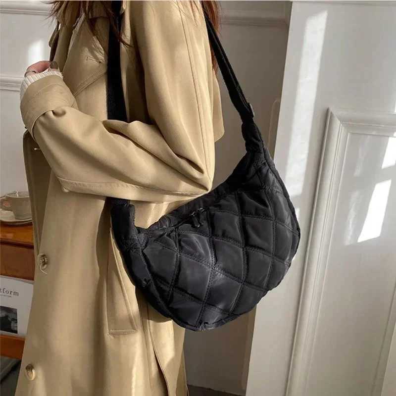 Embroidered Crossbody Bag Womens Large-capacity Handbag Shoulder Messenger Bag Womens Popular Fashion Homeless Shopping Bag Y250730