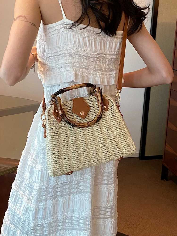 Woven Bag 2023 New Summer Womens Exquisite Handle Design Straw Woven Shoulder Bag Leisure Vacation Beach Crossbody Bag Y250730