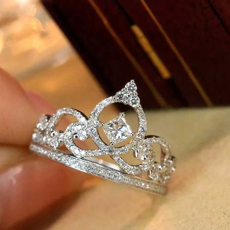 844 Luxury Exquisite Crown Rings for Women Silver Color Bright Zirconia Finger Accessories Delicate Proposal Finger Jewelry y250730