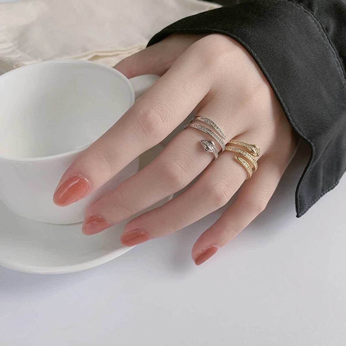 European American Fashion New Vintage Serpentine Shaped Rings Hip Hop Party Opening Adjustable Zircon Ring y250730