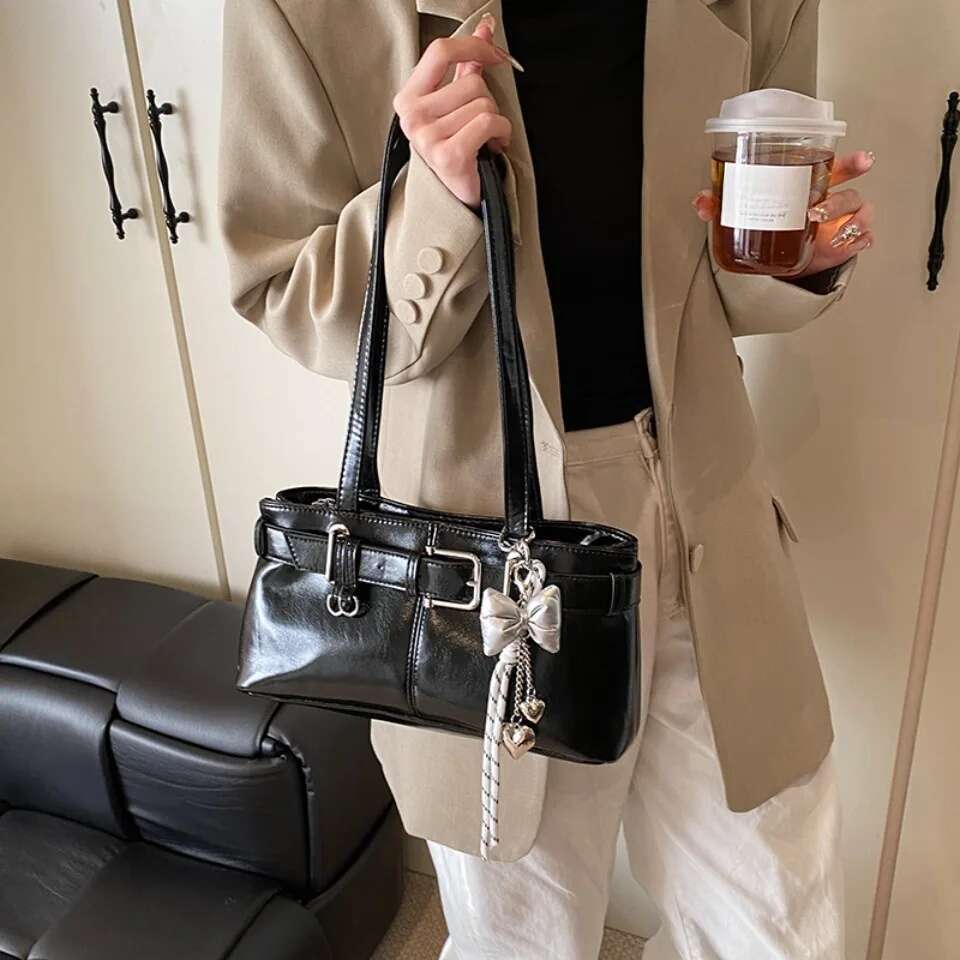 Designer Luxury Shoulder Satchels For Women Patent Leather Top Handle Underarm Bag Spacious Brand Handbags Tote With Bow Heart Charms