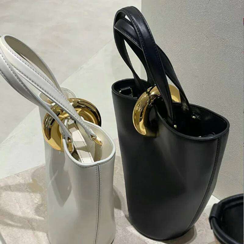 Designer bag Vintage women handbag new versatile commuting style simple buckle shoulder bag Bucket clutch bag