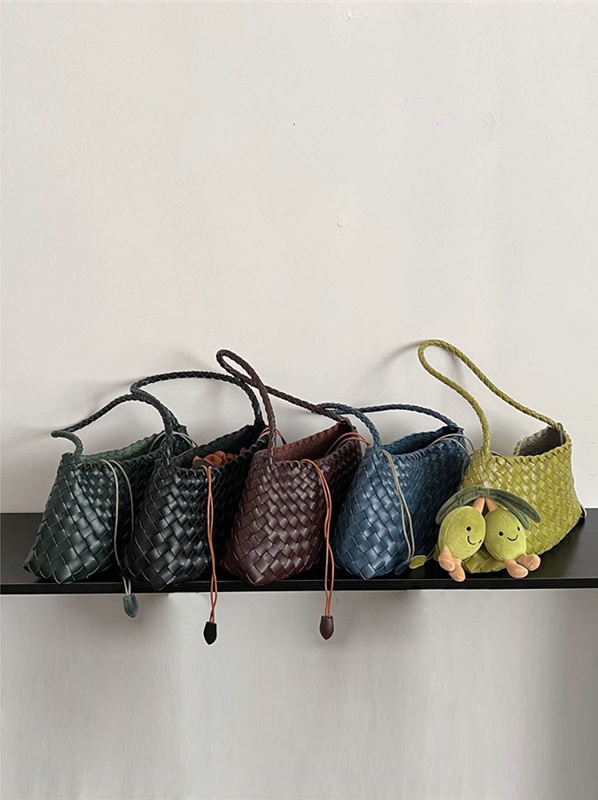 Handmade woven leather armpit bag 2025 high-end and versatile retro handbag single shoulder mother and child bag