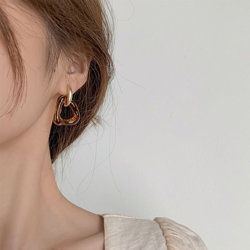 Matte Gold Women's Irregular Resin Earrings Free Shipping Designer Luxury Jewelry New Fashionable Lightweight Earrings