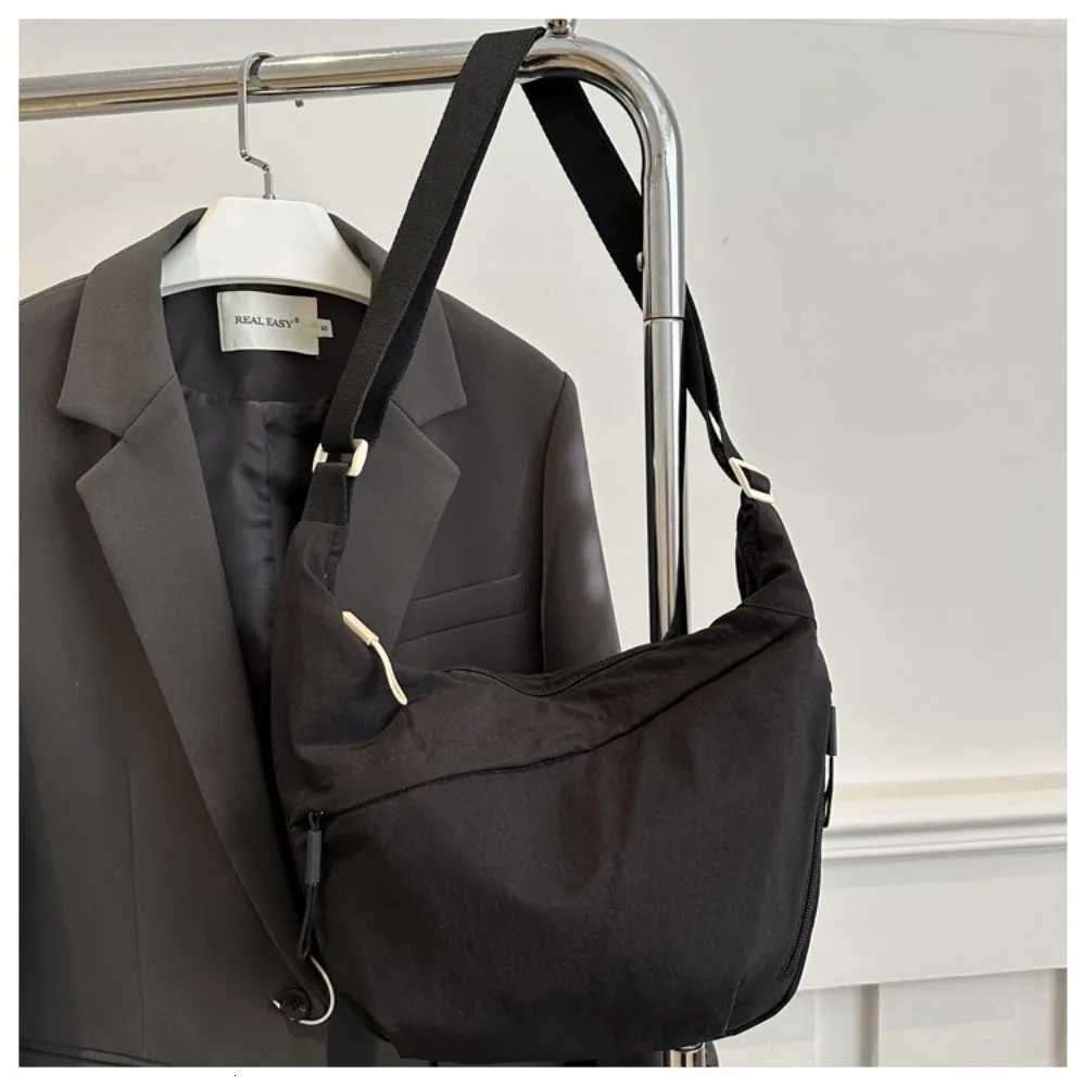 Popular Solid Color Hobos Crossbody Bag High Capacity Casual Shoulder Totes Bag Simple Leightweight Commuting Bag Students Y250730