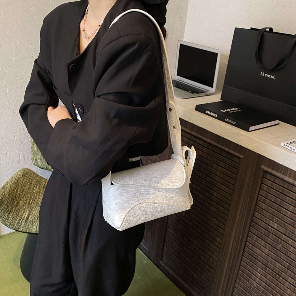 Caramel colored leather single shoulder crossbody bag, simple and fashionable flip cover small bag, versatile for daily commuting, women's bag on