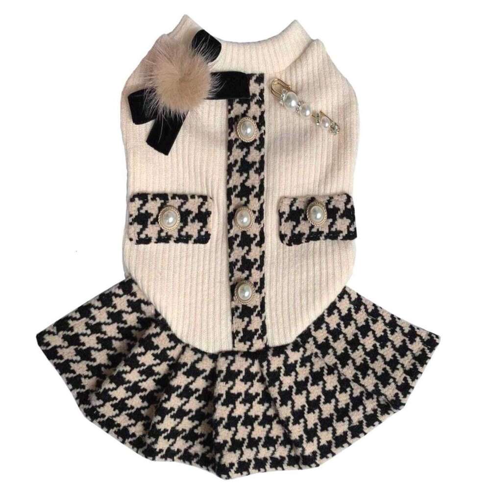 Pet clothes for small dogs and puppies in autumn and winter styles cheerful dog and cat clothing that is warm and comfortable.