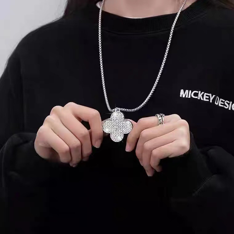 Pendant Necklaces Sweater chain Four-leaf clover necklace Simple hoodie chain titanium steel pendant female fashion Jewelry