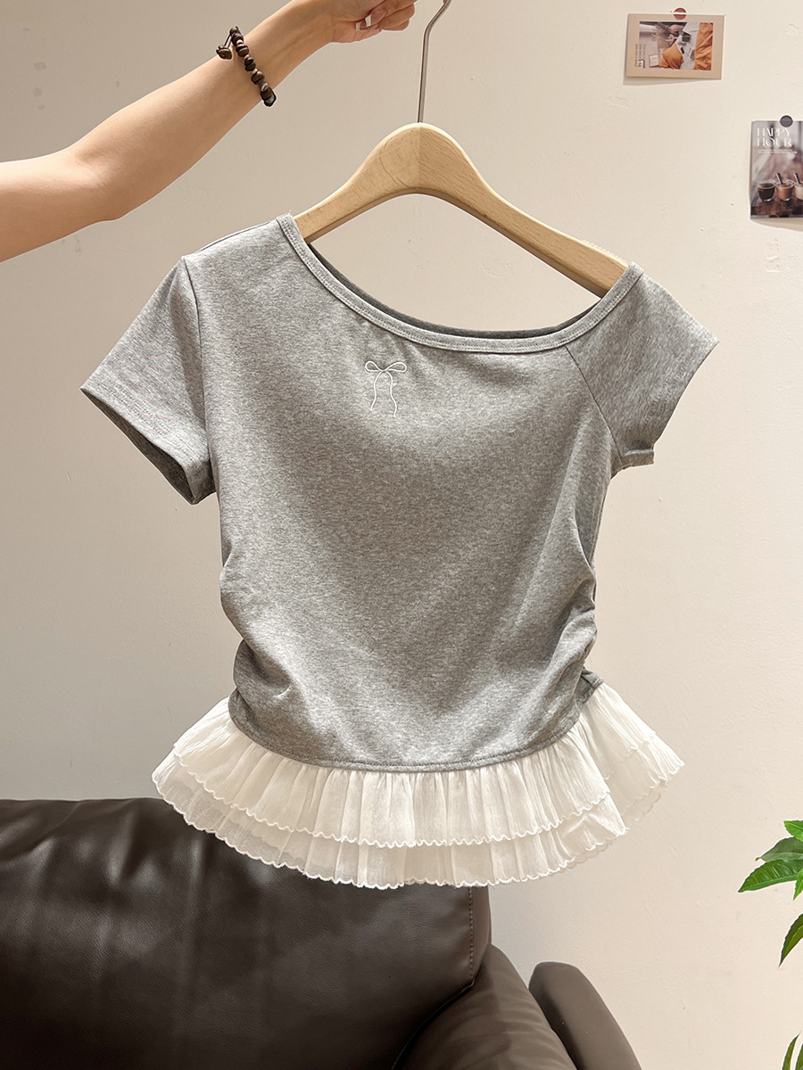 2025 red asymmetrical shoulder bow design short sleeved women's T-shirt summer new lace trimmed patch top new designer T-shirt