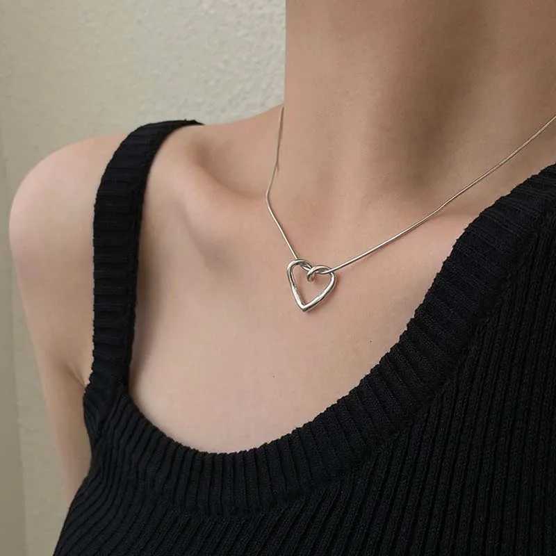 New Simple Hollow Love Heart Pendant Necklace for Women Fashion Creative Geometric Clavicle Chain Necklaces Party Jewelry Gift Z250731 Z250910