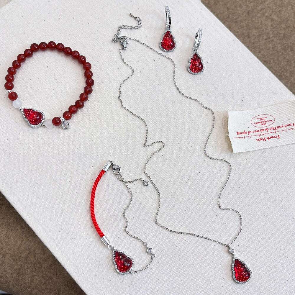 2024 New Niche Design Gourd Red Agate Pendant Long Necklace Bracelet Accessory High-end Sweater Chain c41