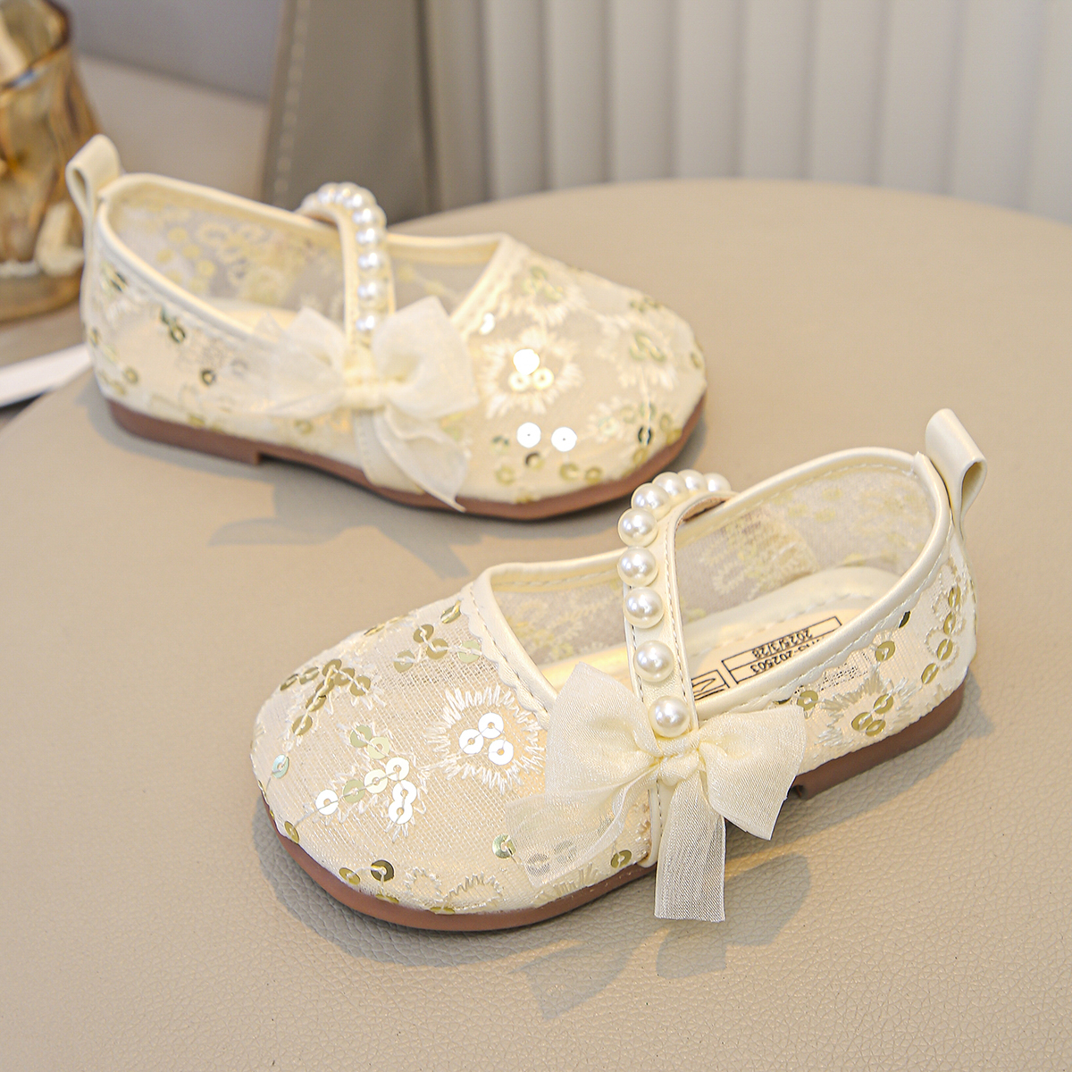 Sweet hanfu ride girls lace embroidered shoes pearl bow Exquisite single shoes