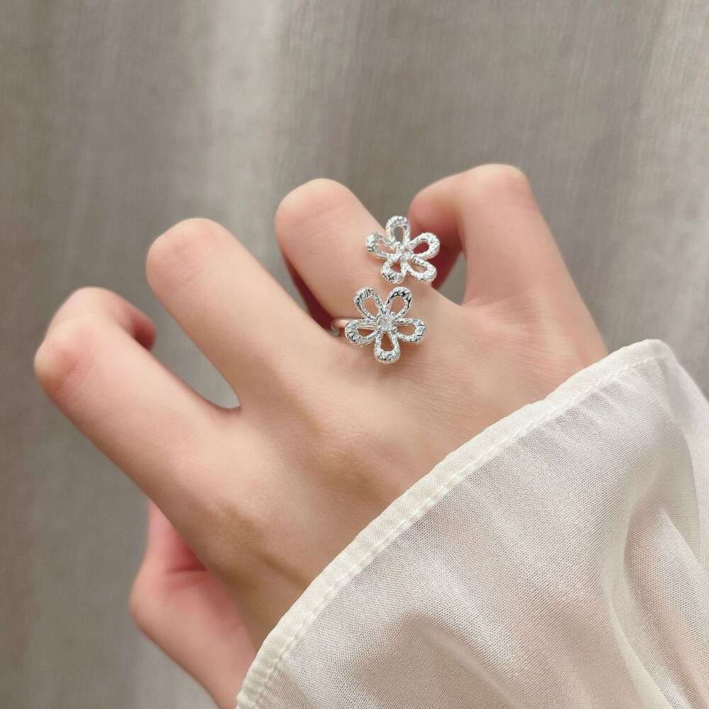 High-end Hollow with Exquisite Carving Pattern, 2025 Spring New Universal Ring, Niche Simple Fresh Ring 1e0