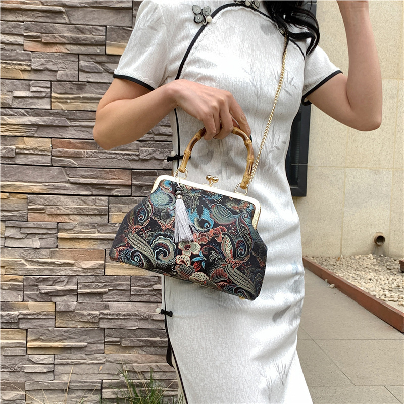 2024 New Chinese Style Embroidered Cheongsam High-end Bamboo Knot Handbag Chain Versatile Shoulder Crossbody Bag ddmymoon