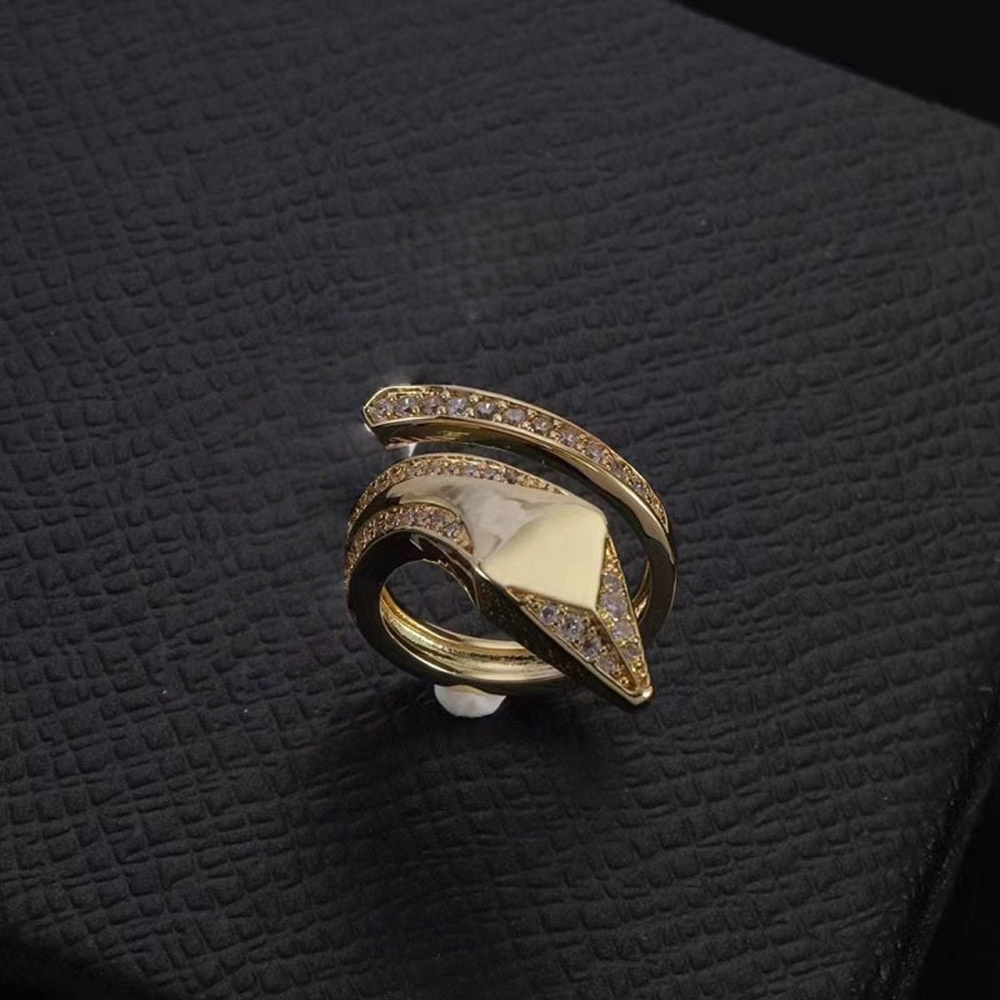 Designer Rings INS Wind Niche Free Simple Ring Snake Design for Women Paved Cubic Zirconia Fashion Personality Versatile High-end Sense Ring 18K Gold 