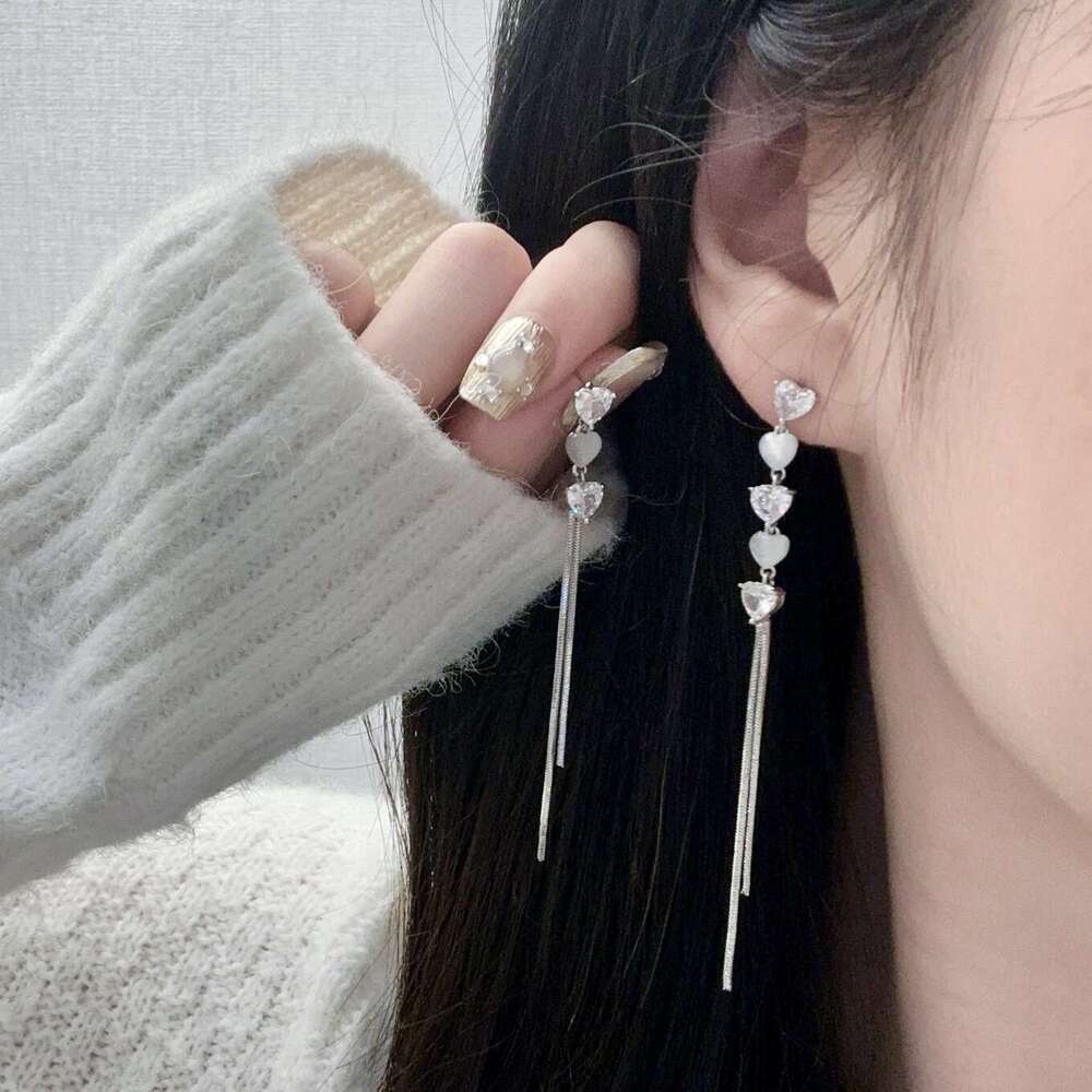 Asymmetric Flashing Zircon Heart Cat's Eye Stone Tassel Earrings for Women Unique Temperament Light High-end Sense Studs Ear Clips Gentle 901
