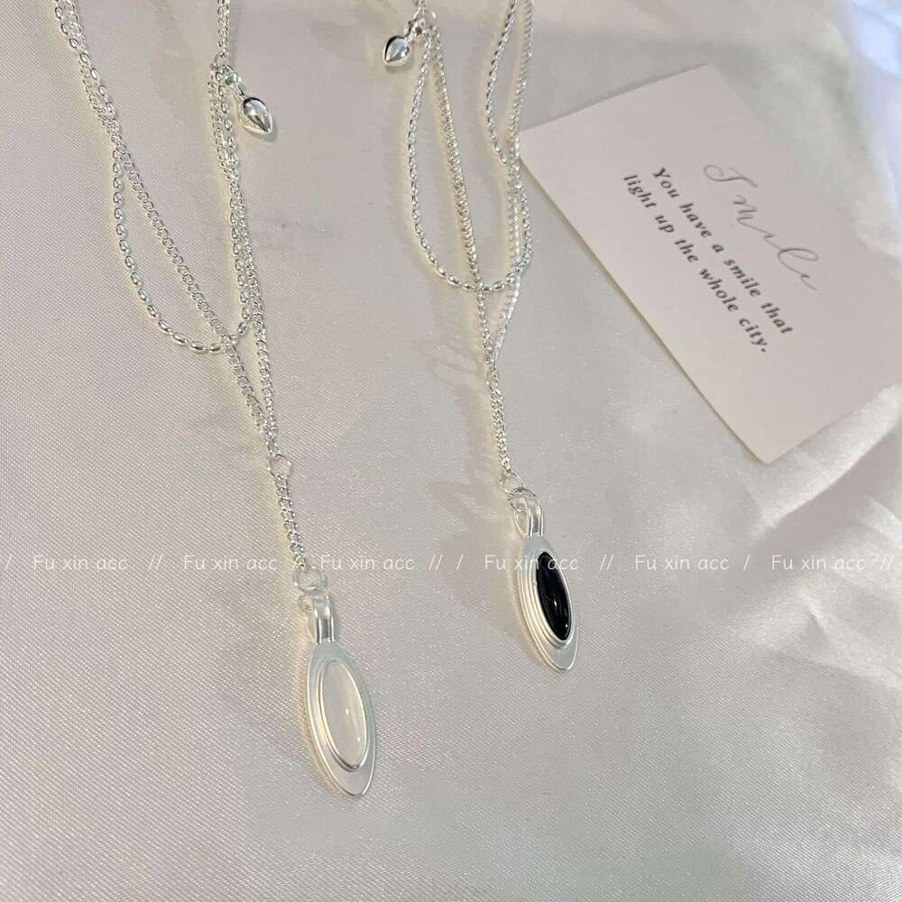 Korean Version Sweet Cool Light Obsidian Snake Bone Necklace for Women Simple Cold Style Choker Autumn Winter Niche High-end Sweater Chain 2ca