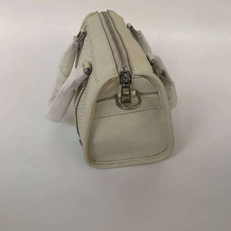 Luxury Designer Niche Ladies Handheld Bucket Bag with Casual and Versatile Leather One Shoulder Crossbody Pillow