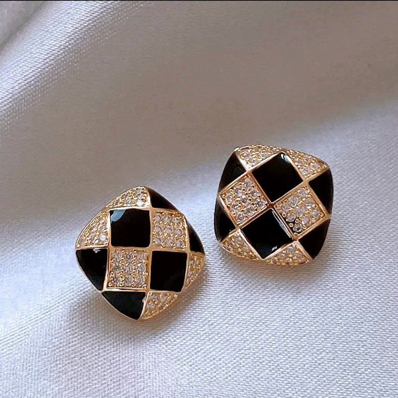 Free Shipping Designer Luxury Jewelry Silver Needle Luxury High-end Black Zircon Heart Earrings Niche Temperament Geometric Studs