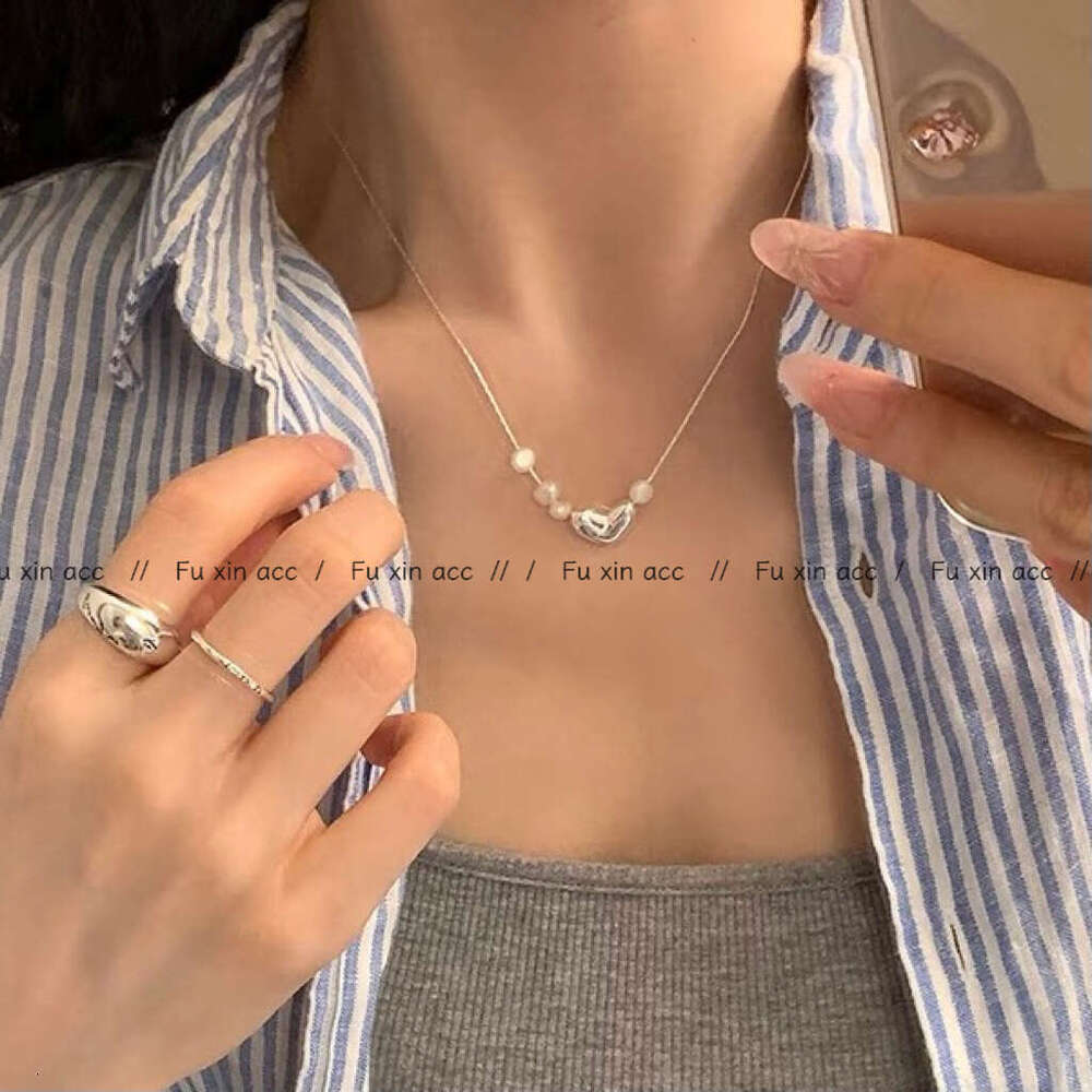 Autumn Winter New Natural Freshwater Pearl Beaded Necklace for Women, Niche High-end Irregular Flat Bean Collarbone Chain Choker cf1