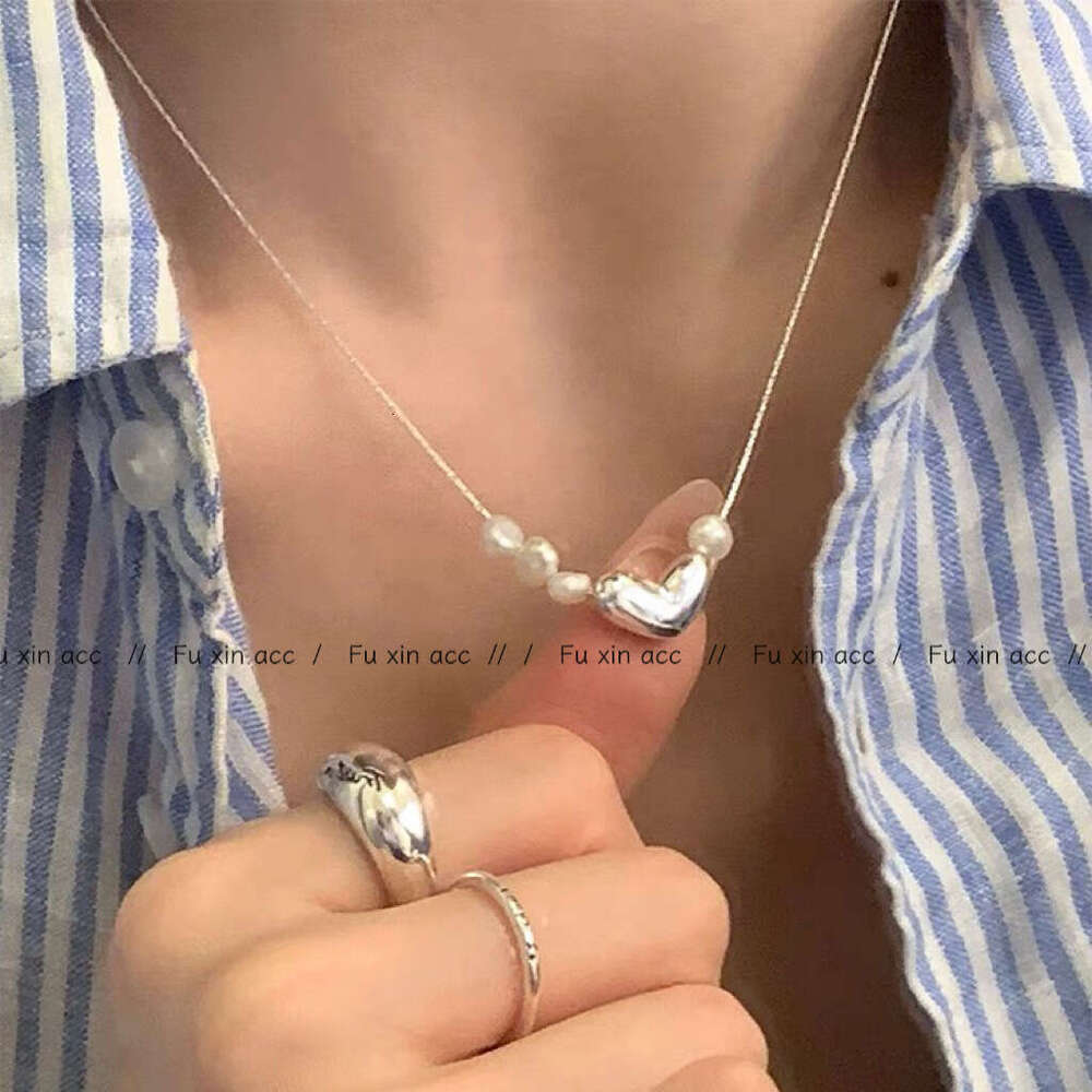 Autumn Winter New Natural Freshwater Pearl Beaded Necklace for Women, Niche High-end Irregular Flat Bean Collarbone Chain Choker cf1