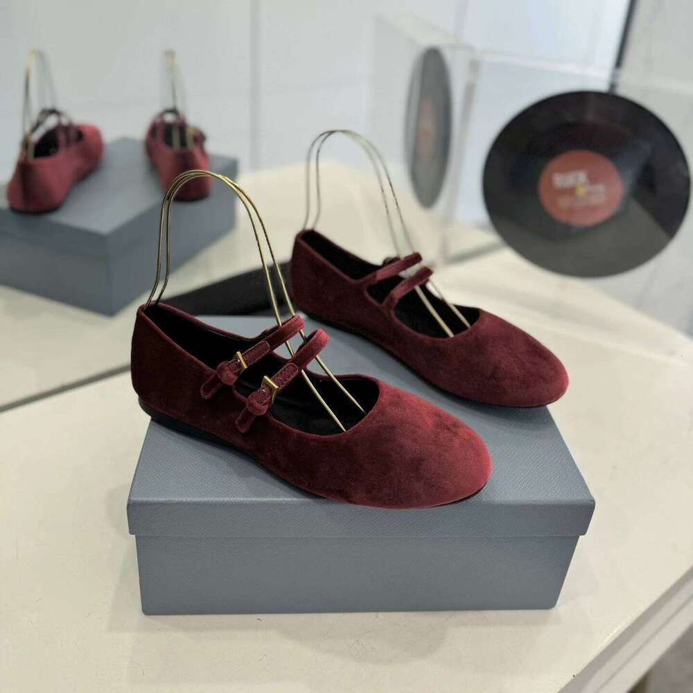 New Women Size35-41 Veet Ballet Flats Round Toe Mary Janes Buckle Strap Solid Colors Designer Shoes Zapatillas De Mujer d8e
