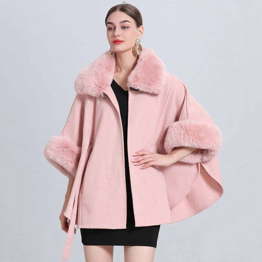 Designer Clothing Fashion Elegant Faux Fur Turn-Down Collar Woolen Blends Coat Batwing Sleeve Belt Loose Poncho Mid Long Cape Outerwear Pockets Fashio