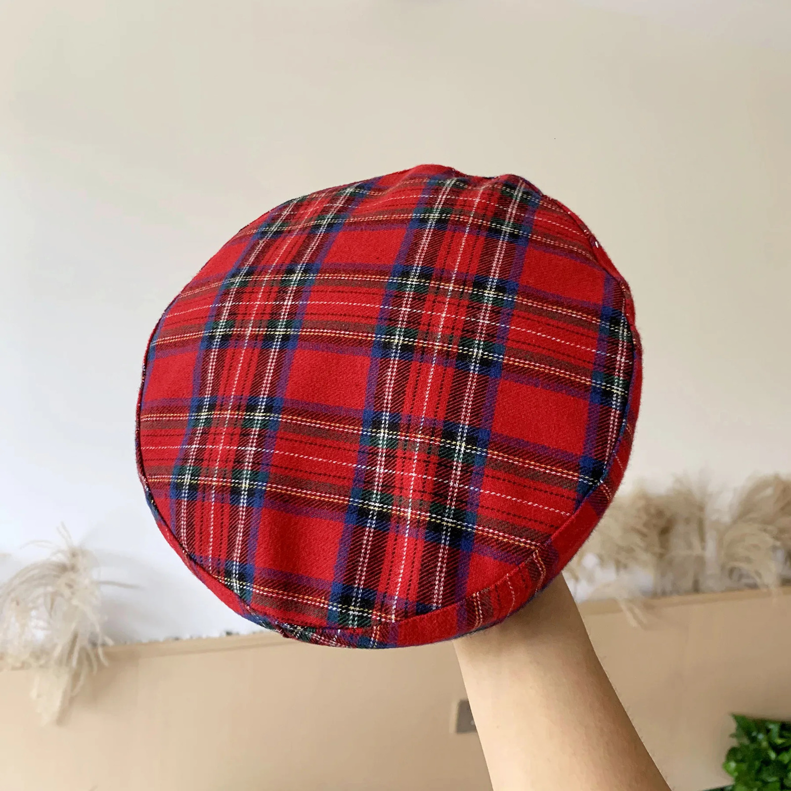 Red Plaid Beret for Women Men British Girl Sweet Cool Bonnet Korean Style Flat Top Berets Hat Female Retro Painter Cap 250730