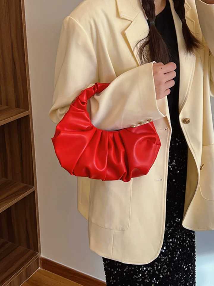 Korean Popular Cloud Bag Red Pleated Bridesmaid Bag New Womens Handbag Small Dumpling Bags Hobos Purse Bolsas Y250730