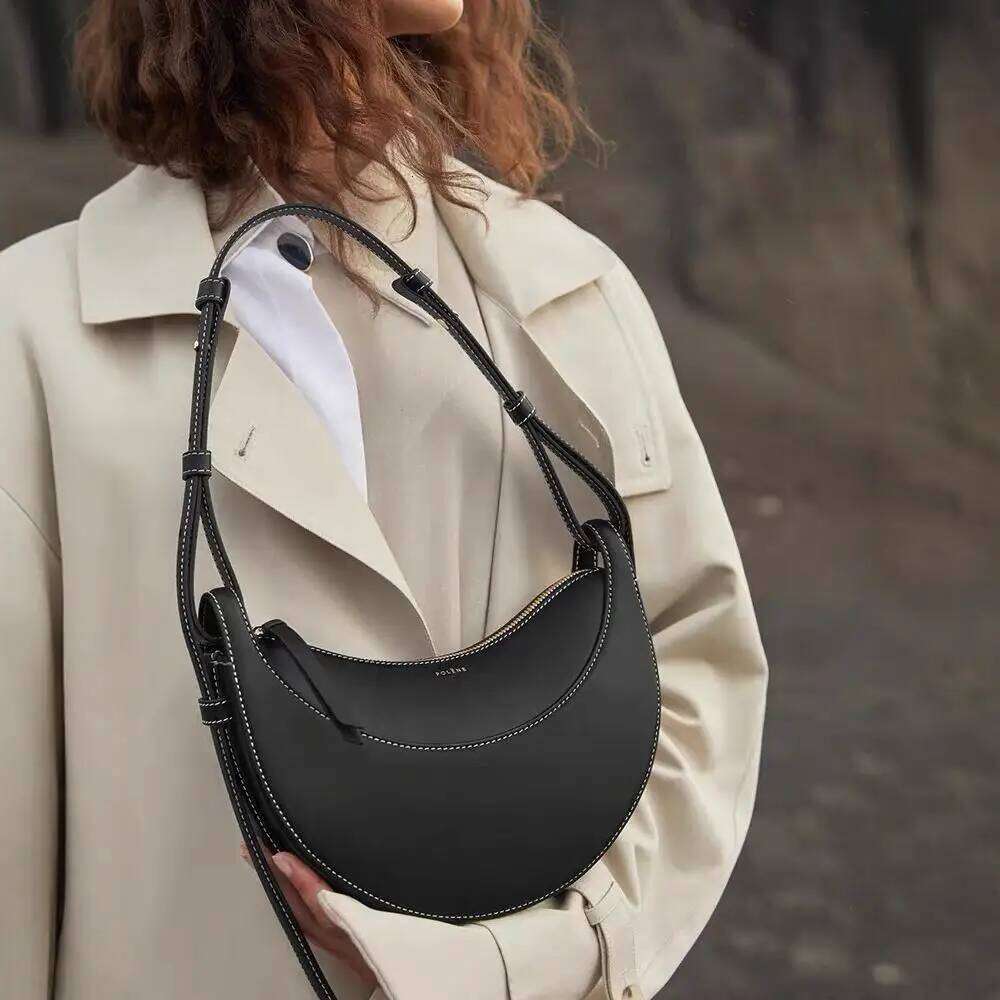 New Crossbody Niche Design Single Shoulder Women s Crescent Shaped Foreskin Armpit Saddle Universal Makeup Bag bag