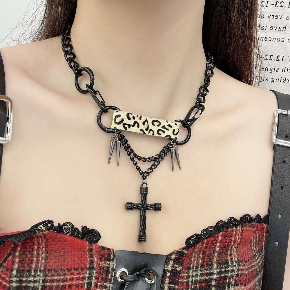 New Leopard Print Rivet Cross Choker Collarbone Chain Punk Sweet Cool Spicy Girl Temperament Personality Fashion Necklace for Women 690