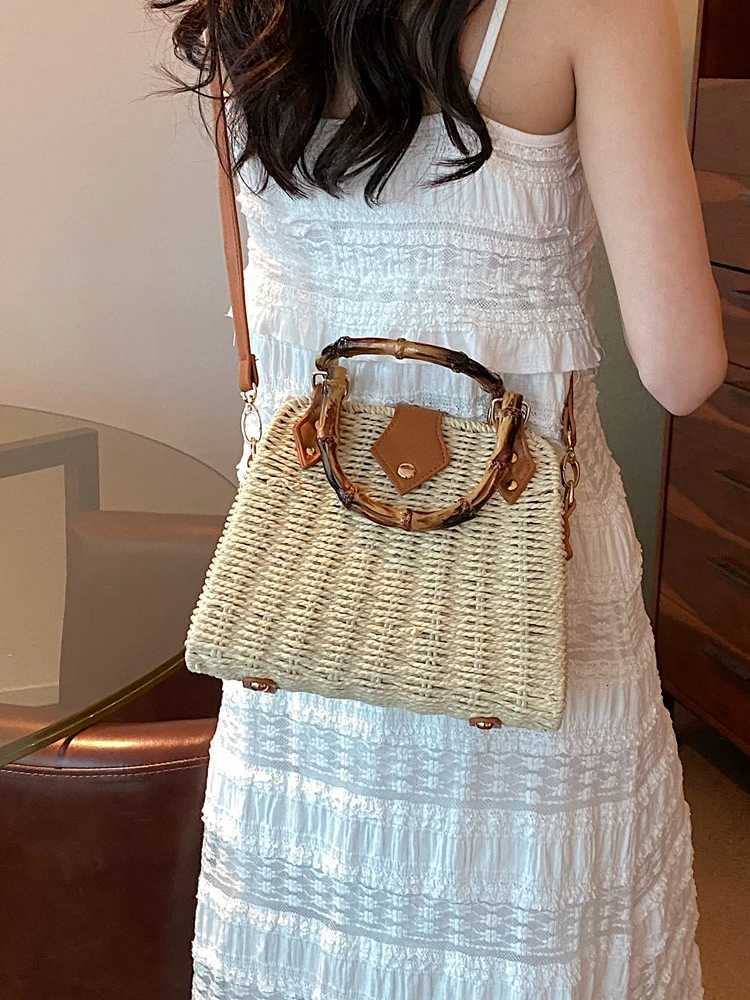 Woven Bag 2023 New Summer Womens Exquisite Handle Design Straw Woven Shoulder Bag Leisure Vacation Beach Crossbody Bag Y250730