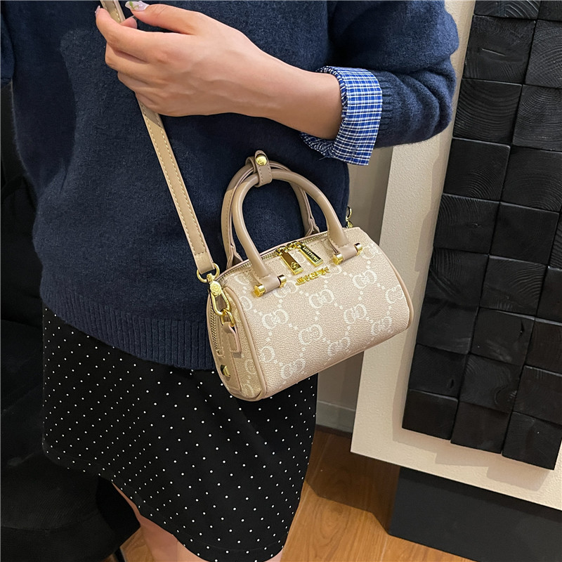 High appearance level of Boston bag women new small pillow bag fashion all go hand temperament shoulder crossbody bag