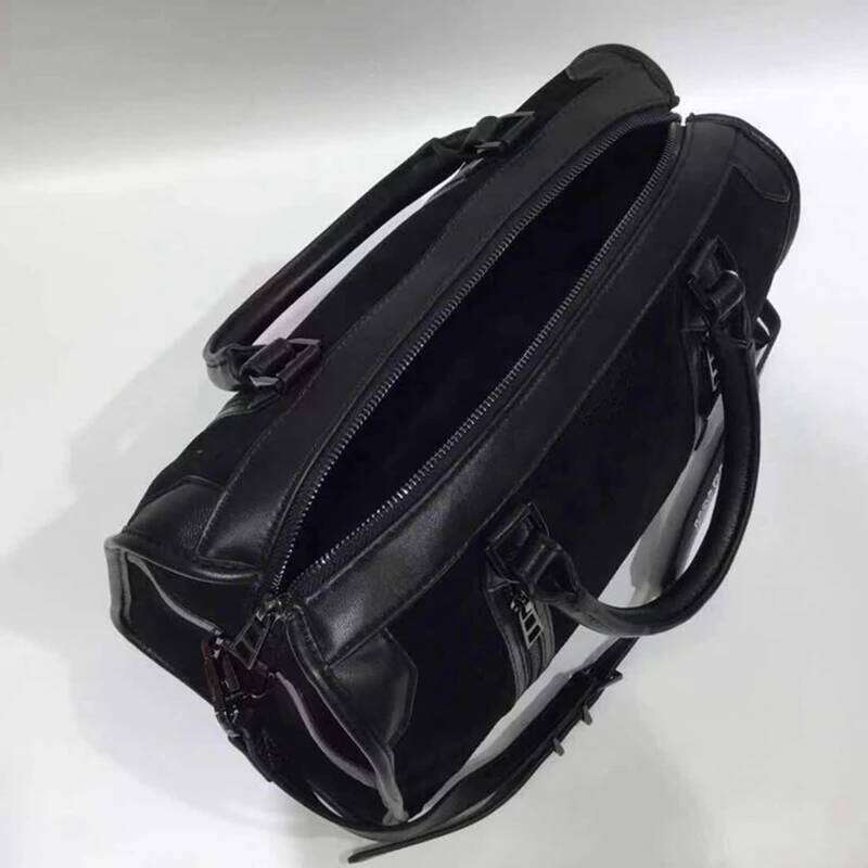 Luxury Designer Niche Ladies Handheld Bucket Bag with Casual and Versatile Leather One Shoulder Crossbody Pillow