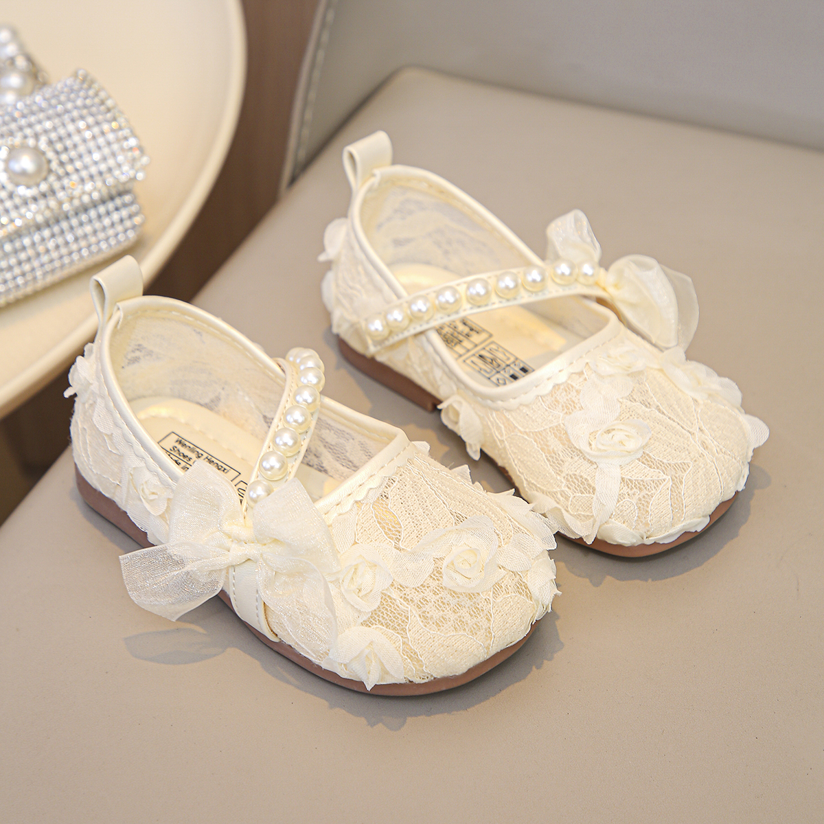 Exquisite Princess Fan girls lace shoes Pearl trip straps Cubic flower bow
