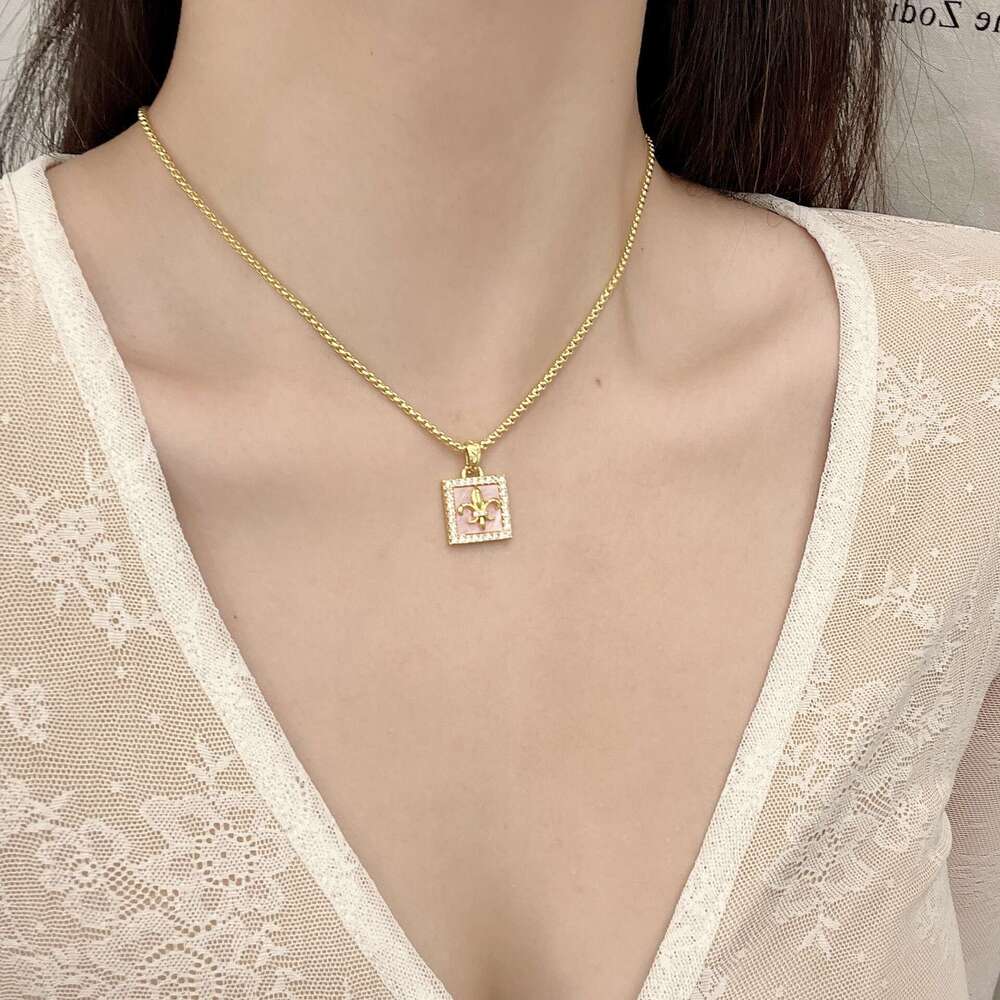 Italian Buccellino Style Handmade Brushed Cross Pendant Fashion Light High-end Inlaid Dia Pink Pearl Necklace for Women 73d