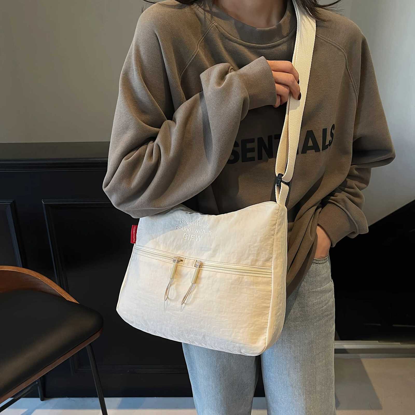 Japanese Xiaoqing New Lightweight Commuter Womens Crossbody Bag Large Capacity Nylon Cloth Adjustable Strap Shoulder Bag Y250730