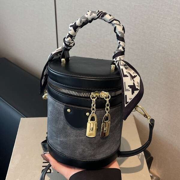 Summer New Fashion Niche for Women, Stylish and High-Value Crossbody Bag, Handheld Bucket Bag