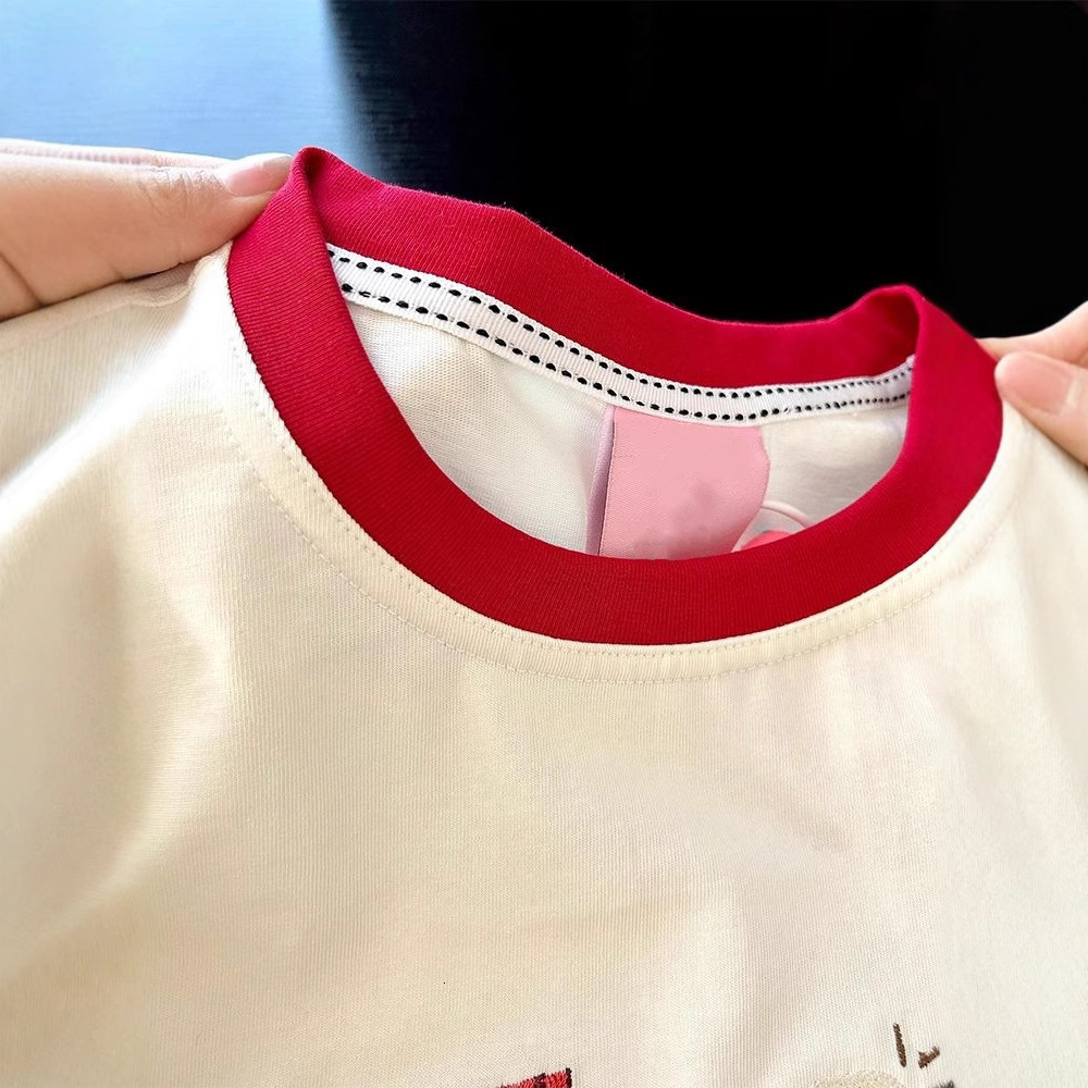 2025 American retro heavy craft embroidery niche design women's summer new loose casual versatile top fashionable new designer T-shirt