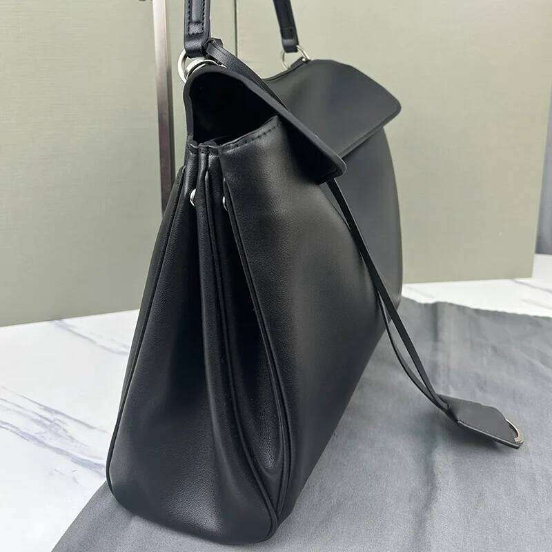 2025 Leather Handbag Large Capacity Portable Crossbody Leisure Multi functional Commuter Women's Shoulder Bag