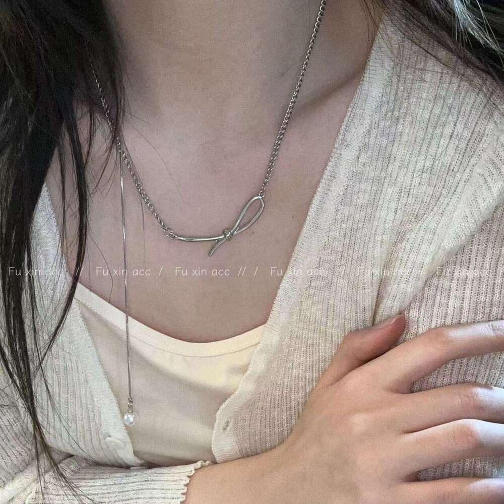 Minimalist Curved Pendant Necklace Niche Light Versatile Collarbone Chain Personality Knot Pearl Accessory 9d4