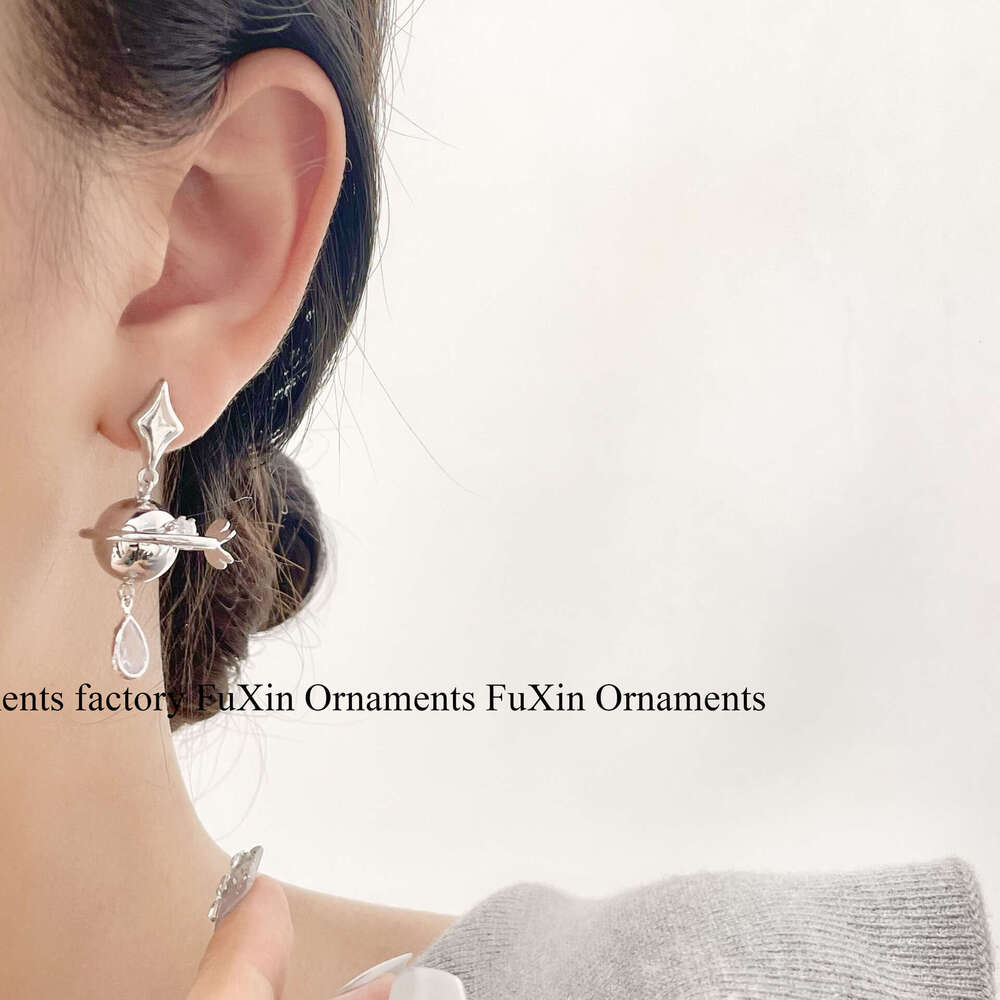 Unique Niche Trendy Sweet Cool Style Circular Planet Butterfly AB Light High-end Design Asymmetric Earrings for Women d96