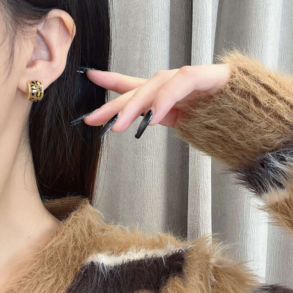 Melard Coffee Leopard Print for Women Autumn Winter 2024 New Earrings High-end Simple Versatile Ear Jewelry 2b8