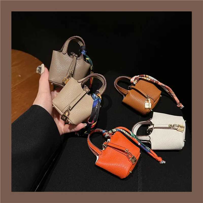 Mini H Home Vegetable Basket Bag Hanging Accessories High Quality Leather Car Keychain Earphone Bag Pendant Wholesale Price Y250731